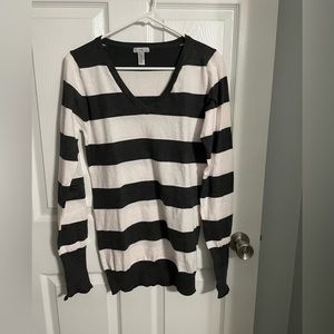 🎯Closet Candy Boutique white and dark gray striped sweater🎯